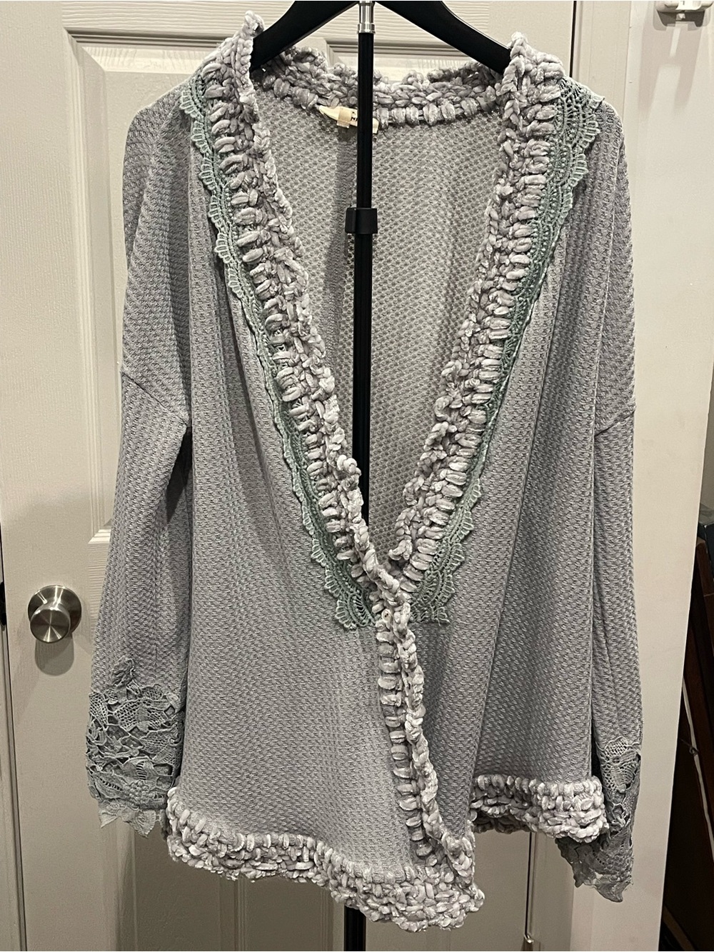 entro Light Gray Crochet-Trim Open Cardigan with Mint Accent